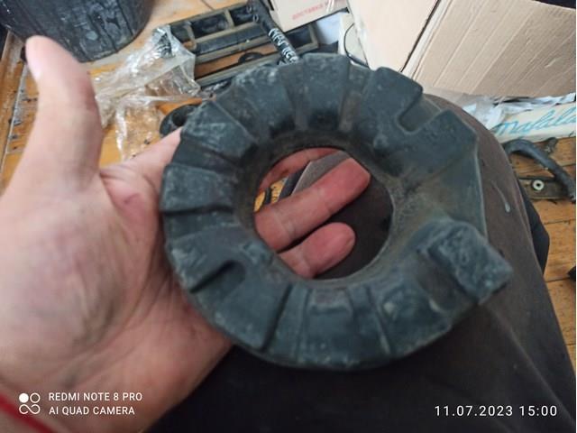Проставка (резиновое кольцо) пружины задней нижняя 55036-WL000