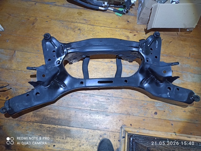 Балка задней подвески, подрамник 554011YA0B NISSAN