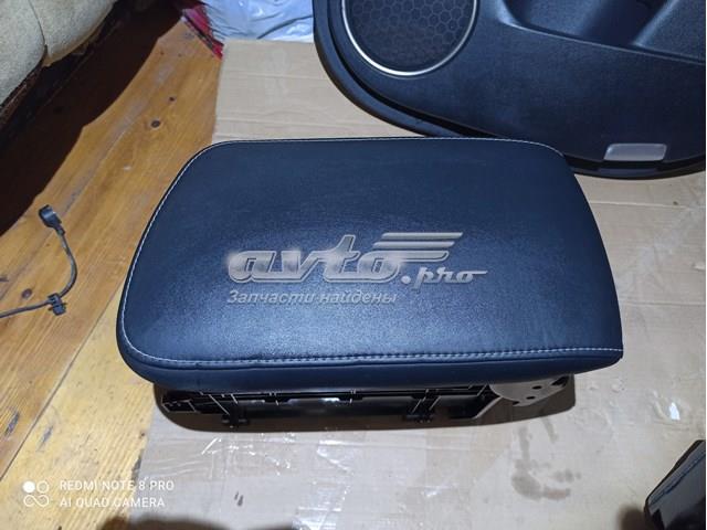 Крышка подлокотника 5890578011C5 TOYOTA
