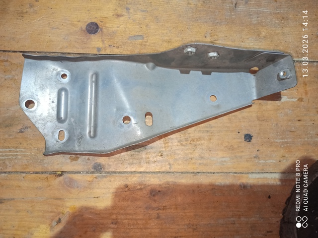 Усилитель переднего бампера  6400D581 MITSUBISHI