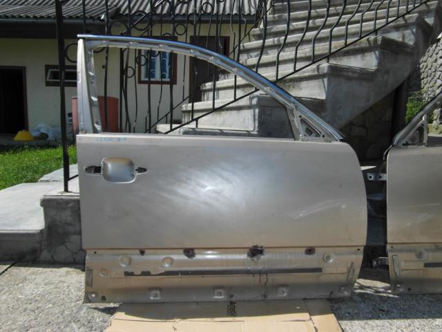 Пассажирская передняя дверь 6700150040 TOYOTA