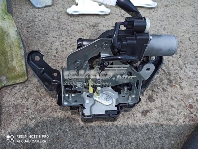 Замок двери багажника 6935048120 TOYOTA