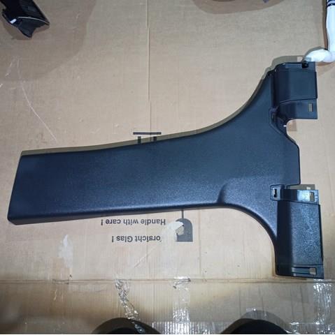 Обшивка стойки кузова внутренняя, средняя нижняя левая 7211A395XA MITSUBISHI