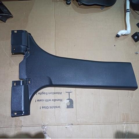 Обшивка стойки кузова внутренняя, средняя нижняя правая 7211A396XA MITSUBISHI