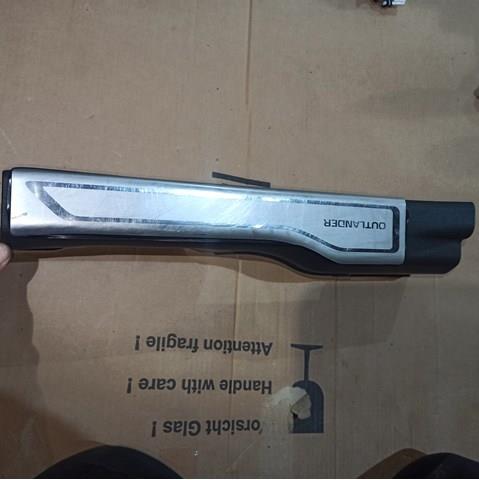 Облицовка порога внутренняя, передняя правая 7656A158XA MITSUBISHI
