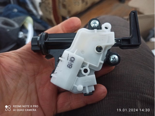 Замок открывания лючка бензобака 7703078010 TOYOTA