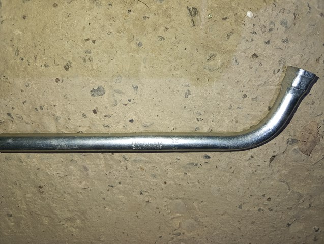 Ключ баллонный 7L0012219 VAG