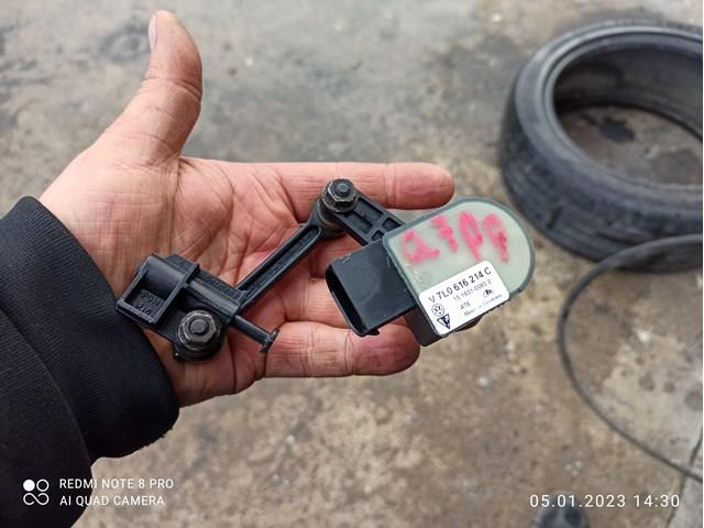 Датчик уровня положения кузова, передний правый 7L0616214C VAG