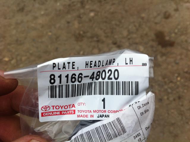 Крепление фары передней, левой 8116648020 TOYOTA