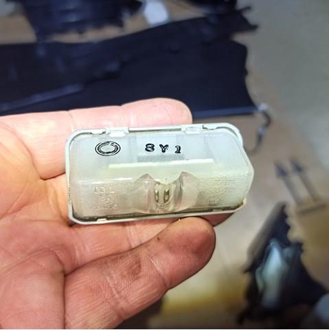 Фонарь освещения номерного знака 8127033110 TOYOTA