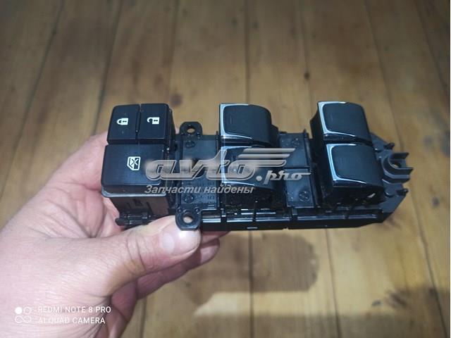 Кнопки переднего левого стеклоподъёмника 8404078030 TOYOTA