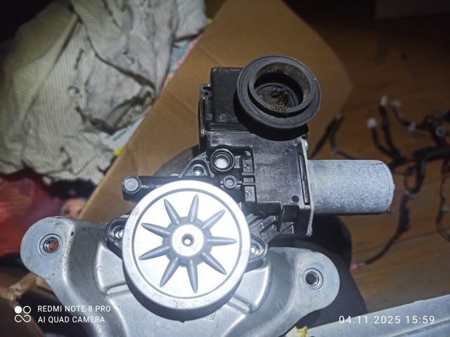 Привод электростеклоподъемника задний 8571060361 TOYOTA
