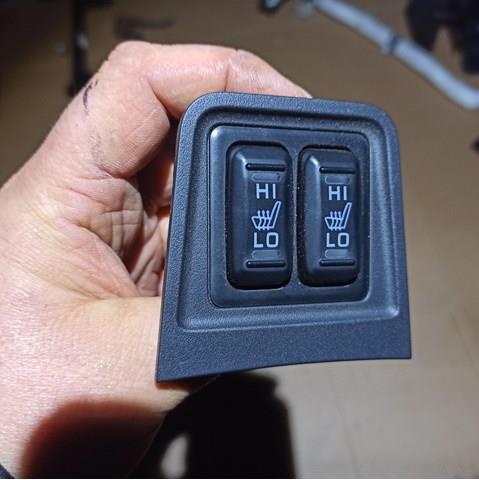 Кнопка обогрева сидения 8610A114 MITSUBISHI