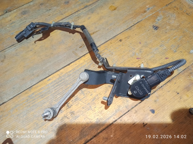 Датчик уровня положения кузова, задний правый 8940748061 TOYOTA