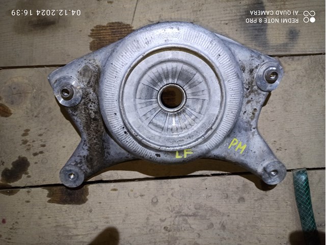 Опора переднего левого амортизатора  8R0412391A PORSCHE