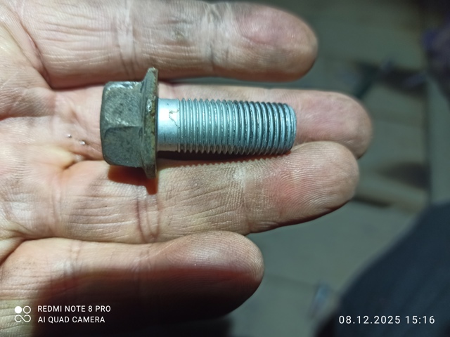 Болт крепления суппорта 9010512208 TOYOTA