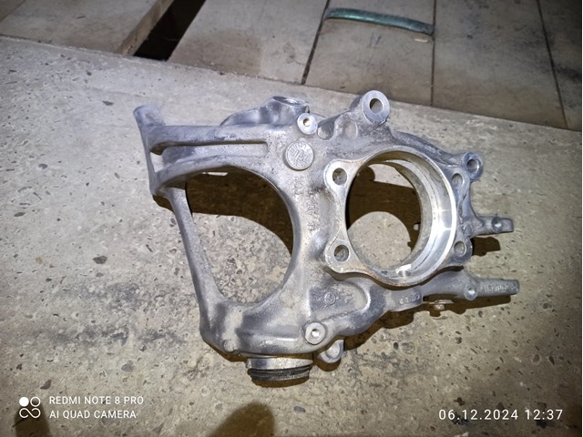 Цапфа - поворотный кулак задний, левый 95B505431Y PORSCHE