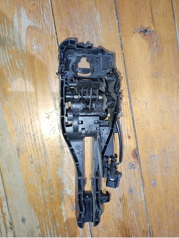 Держатель наружной ручки двери, передней левой 95B839886C PORSCHE