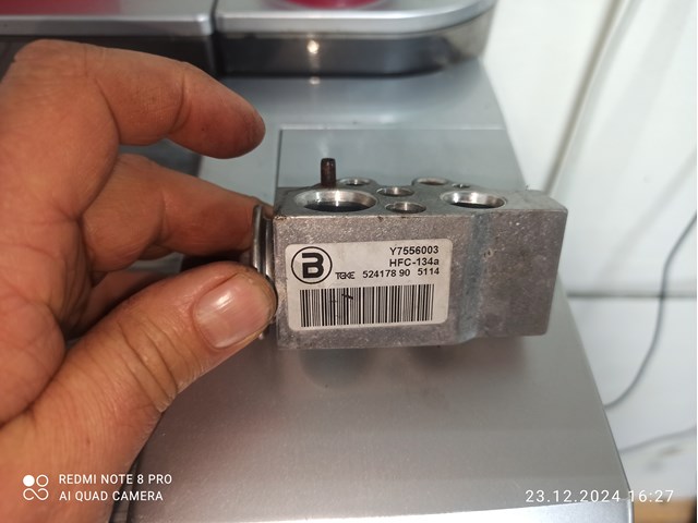 Клапан TRV, кондиционера 95B898031 PORSCHE
