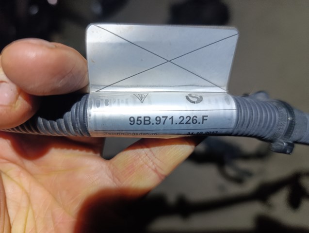 PORSCHE 95B971226F в наличии Одесса