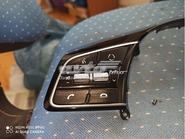 Блок кнопочных переключателей рулевого колеса 96710D9630 HYUNDAI