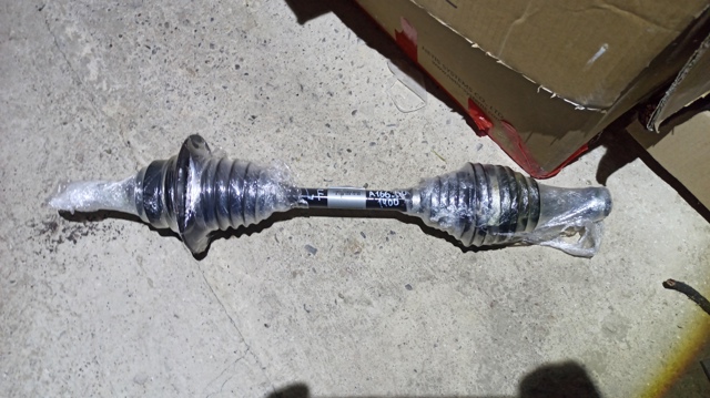 Полуось передняя левая A1663301400 MERCEDES