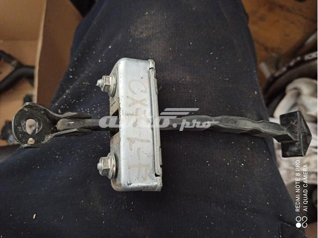 Ограничитель двери передний EG2158270H MAZDA