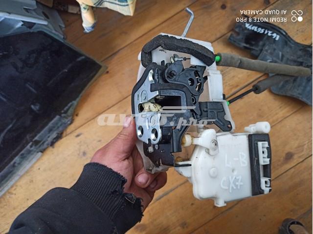 Замок двери задней левой EH1473310E MAZDA