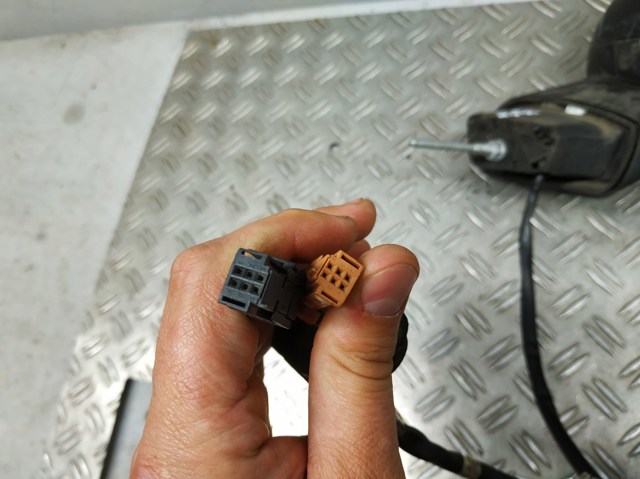 0207156 Уплотнитель зеркала к двери правый купить Черновцы