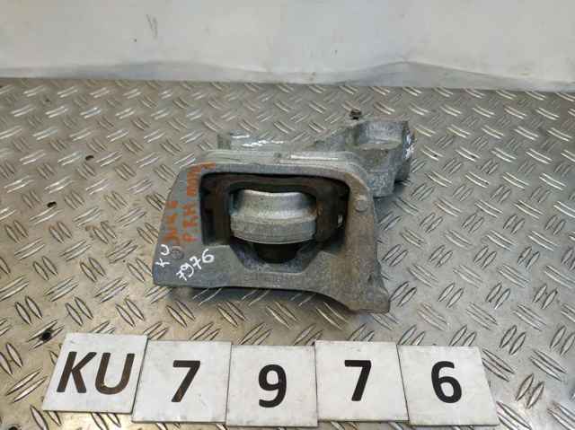 Подушка (опора) двигателя, правая верхняя 112101KA0A NISSAN