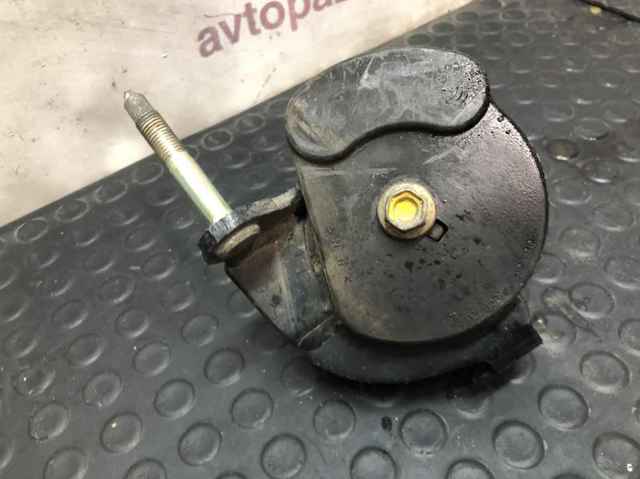 Правая подушка двигателя 112102Y01A NISSAN