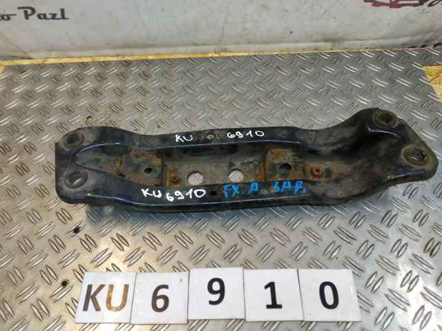 Крепление коробки передач 113101CB0A NISSAN