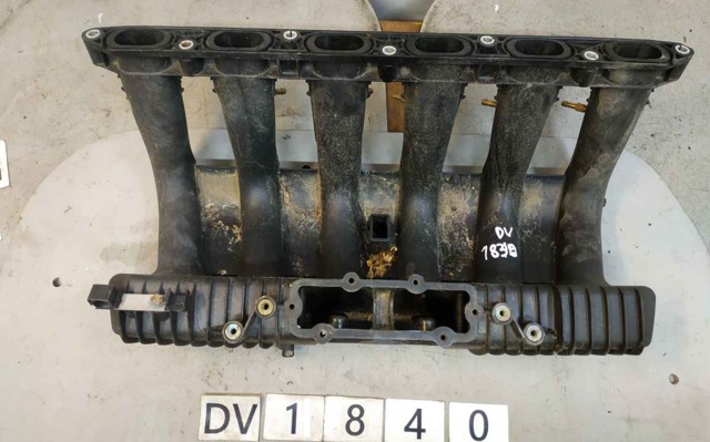 Впускной коллектор 11611427618 BMW