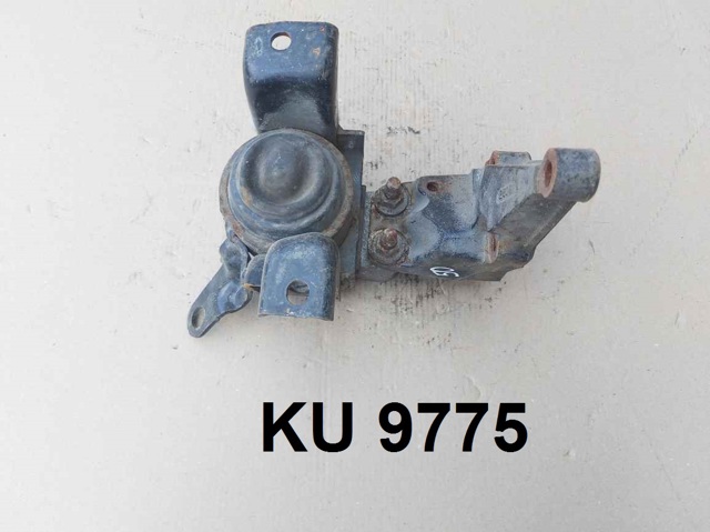 Правая подушка двигателя 1230522170 TOYOTA