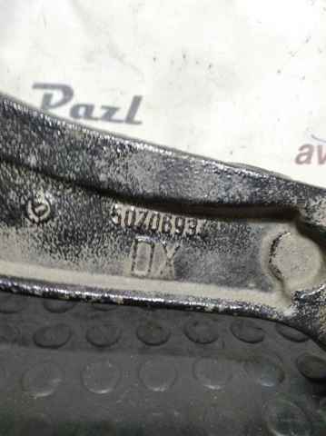Правый рычаг передней нижней подвески 1352225080 PEUGEOT
