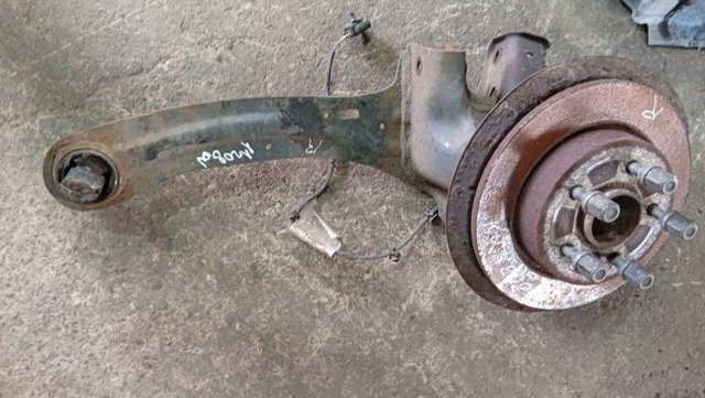 Кулак поворотный правый 1356212 FORD