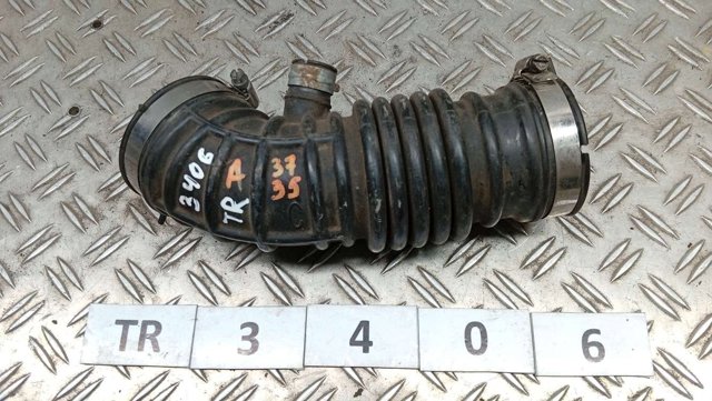 Патрубок воздушный, выход воздушного фильтра 165761CB0A NISSAN