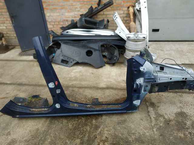 Правый передний лонжерон 1684903 FORD