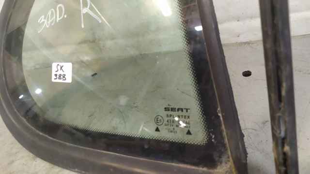 Форточка двери треугольник, задней, правой 1M0845214E VAG