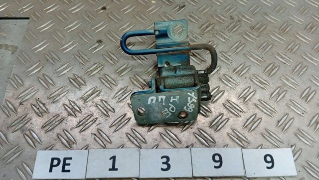 Петля двери передней правой 1T0831412A VAG