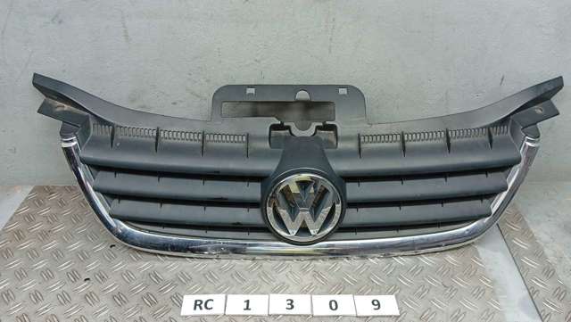 Решетка радиатора 1T0853651 VAG