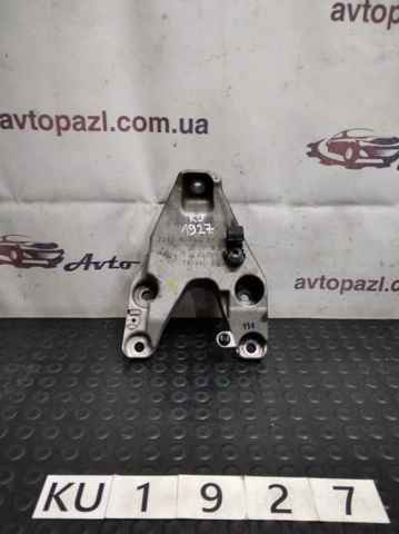Кронштейн подушки (опоры) двигателя, левой 22116784827 BMW