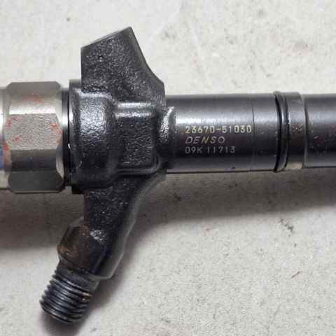 TOYOTA 2367051030 Форсунка впрыска топлива в наличии Черновцы