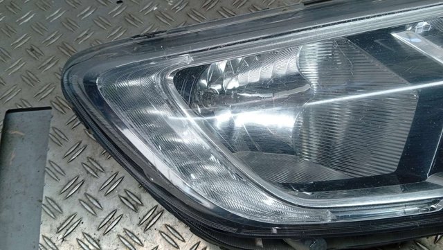 260100437R RENAULT Правая фара купить в Черновцы