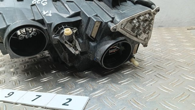 260103537R RENAULT Правая фара купить в Ужгород