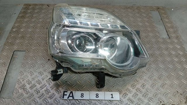 Правая блок фара 260103UF2A NISSAN