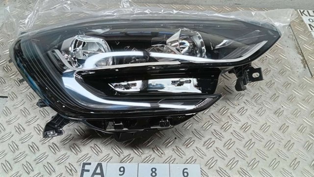 RENAULT 260106859R Правая фара в наличии Каменское