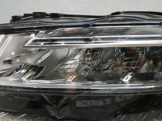 NISSAN 260606RR0A Левая фара в наличии Украина