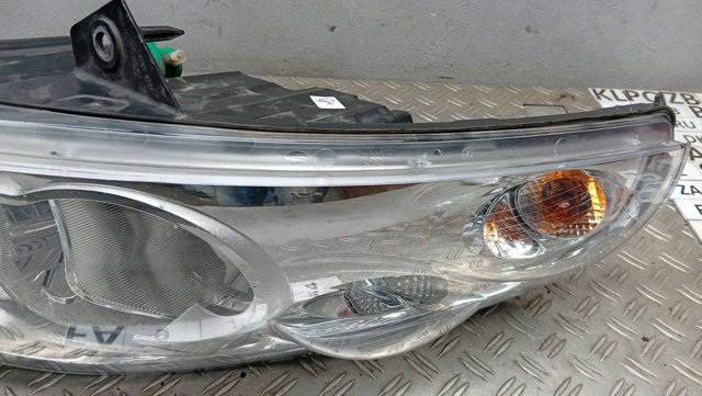 260608716R RENAULT Правая фара купить в Кривой Рог