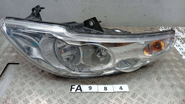 Вставка фары правой 260608716R RENAULT